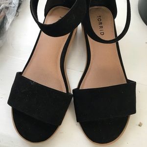 Torrid 8 wide sandals. Never worn out.